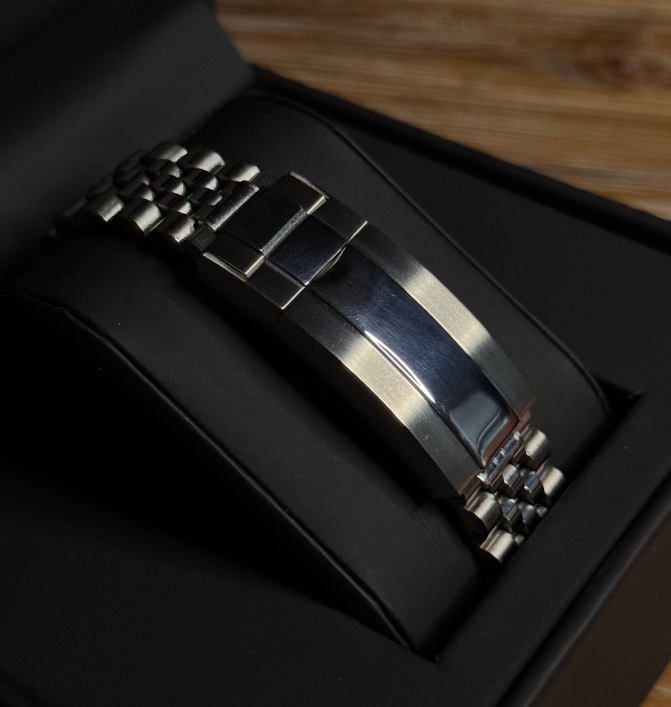 seiko mod day date chiffre romains bleu