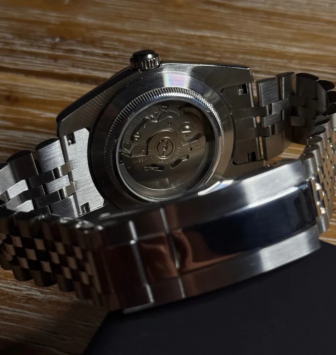 seiko mod day date chiffre romains bleu